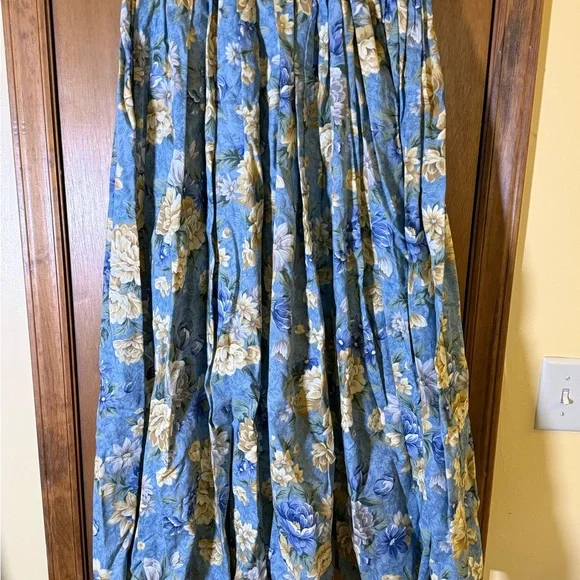 American Vintage Blue and Cream Floral Skirt Set with Apron - Picture 3 of 11